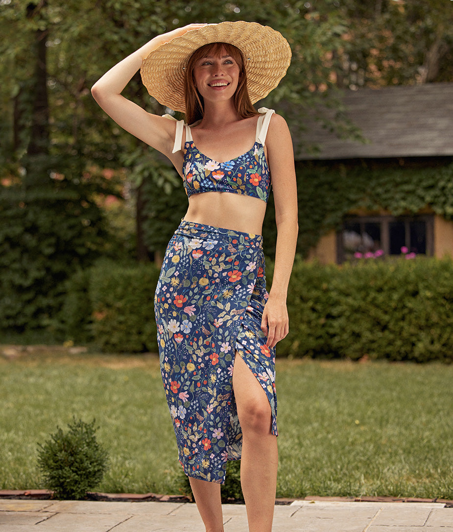 The Easy Breezy Voile Sarong - Strawberry Fields in Deep Sea